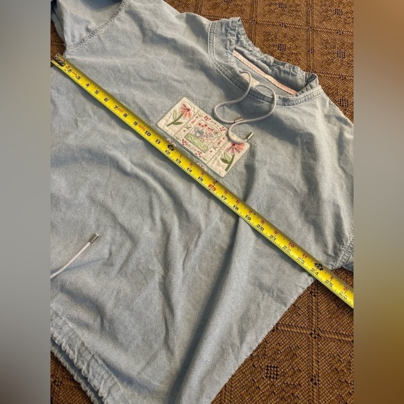 Vint. Christopher & Banks Lightweight Denim Lt. Blue Hearts & Floral Pullover M - Picture 5 of 8